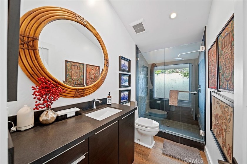 Welcome to 343 Emerald Bay - a fully furnished, contemporary - photo 21