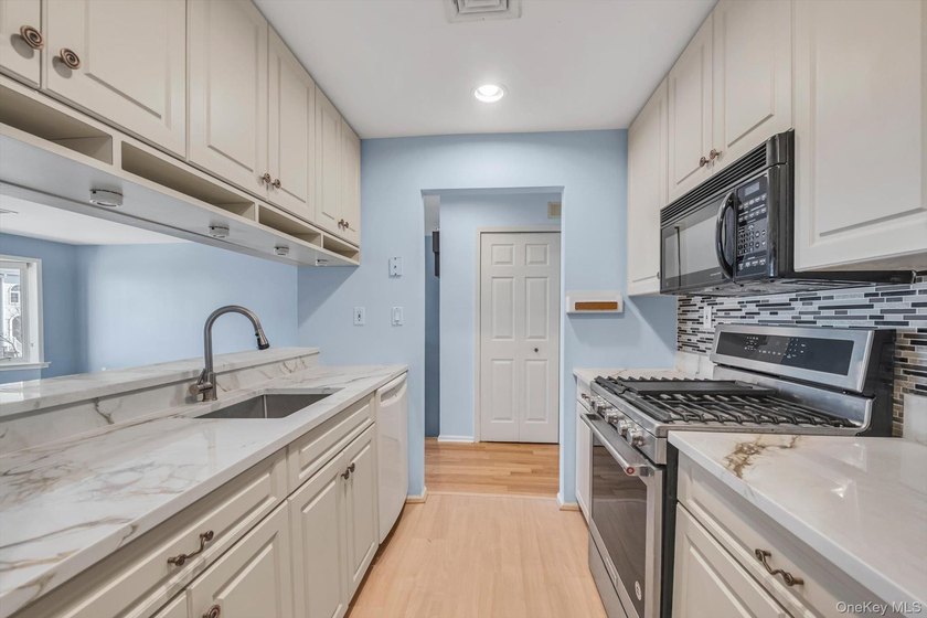 Welcome to this stunning arbor model in the highly desirable - photo 5