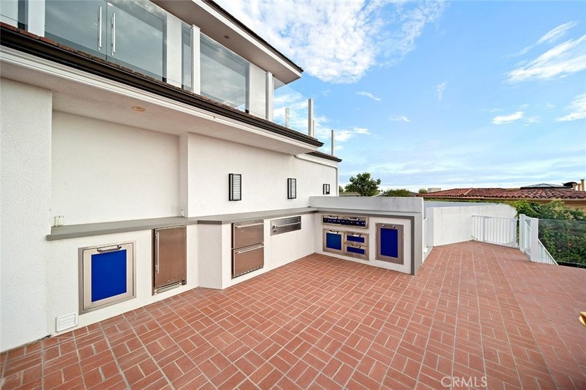 Welcome to 343 Emerald Bay - a fully furnished, contemporary - photo 26