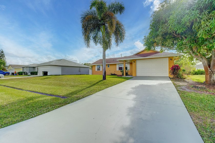 Welcome to your new home a beautifully maintained 3 bedroom, 2 - photo 4