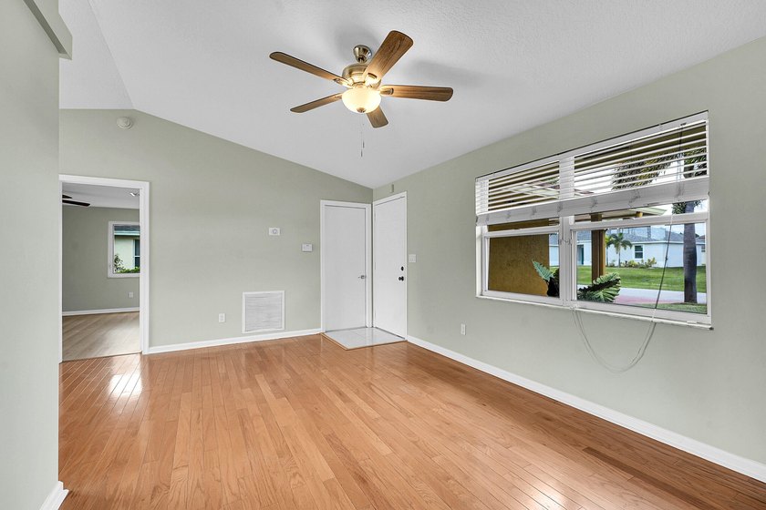Welcome to your new home a beautifully maintained 3 bedroom, 2 - photo 9