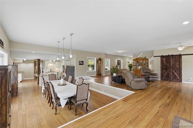 Luxury lakefront living! This one-of-a-kind waterfront home - photo 8