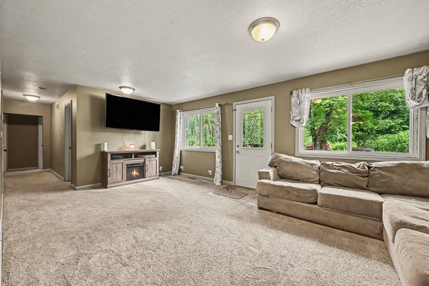 Nestled on 2 beautiful acres, this spacious ranch offers the - photo 4
