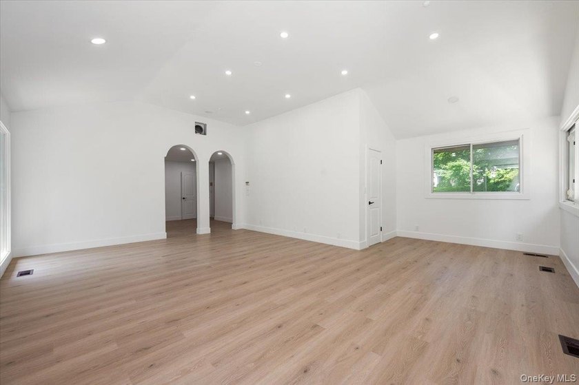 Welcome to this sprawling sunlit ranch with vaulted ceilings and - photo 14