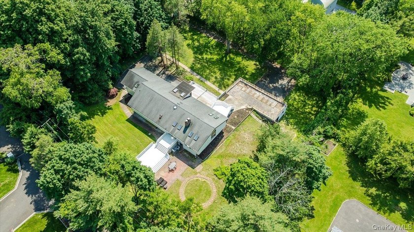 Welcome to this sprawling sunlit ranch with vaulted ceilings and - photo 35