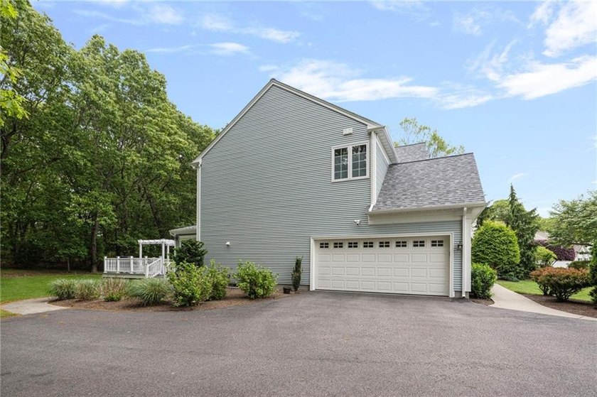 Nestled beautifully on a well manicured quiet lot in Seventeen - photo 39
