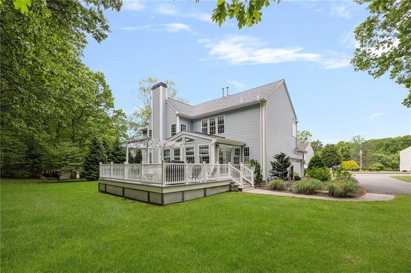 Nestled beautifully on a well manicured quiet lot in Seventeen - photo 40