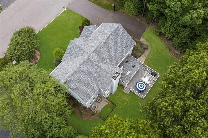 Nestled beautifully on a well manicured quiet lot in Seventeen - photo 42