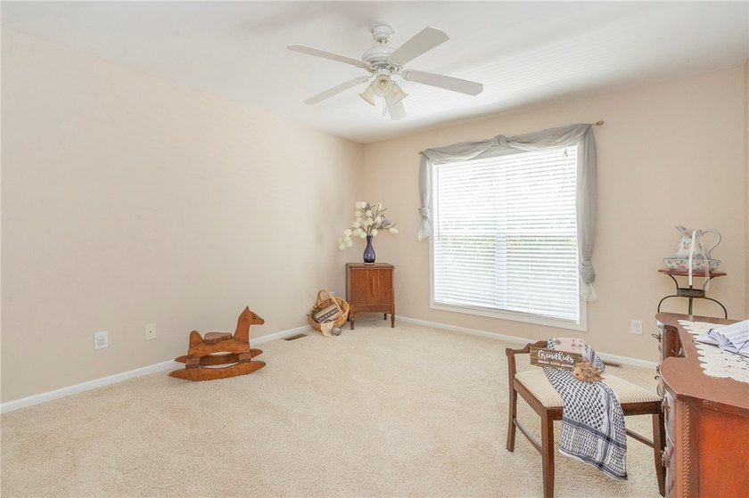Where privacy and lake life come together. Tucked away on 1.74 - photo 18
