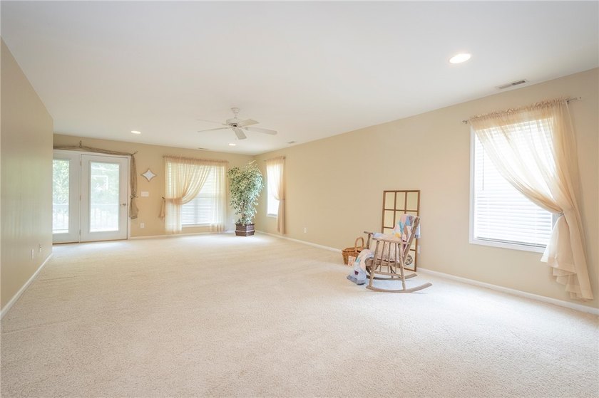 Where privacy and lake life come together. Tucked away on 1.74 - photo 21