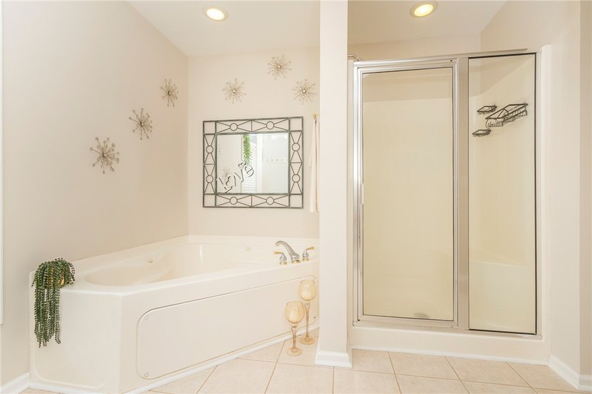 Where privacy and lake life come together. Tucked away on 1.74 - photo 25