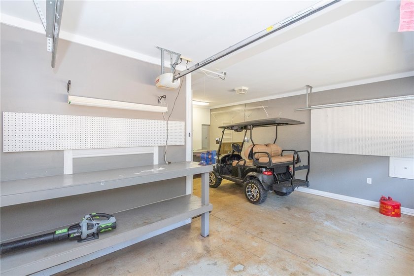 Where privacy and lake life come together. Tucked away on 1.74 - photo 29
