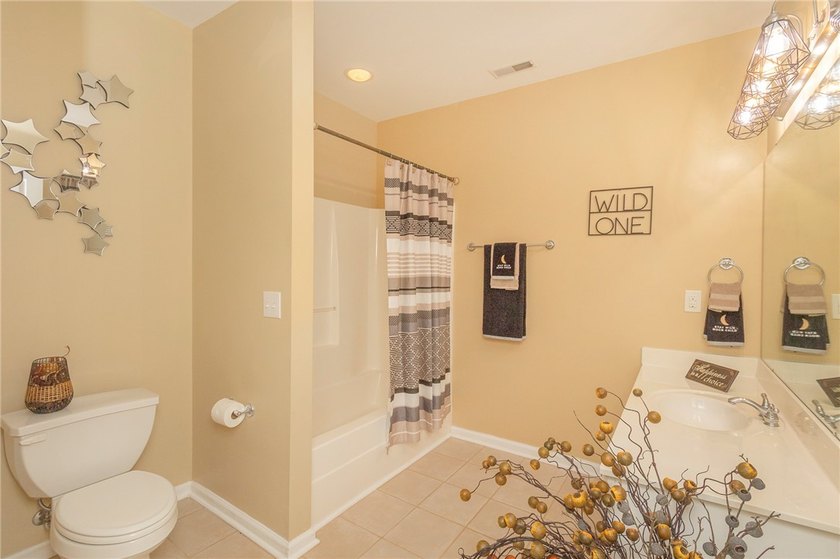 Where privacy and lake life come together. Tucked away on 1.74 - photo 33