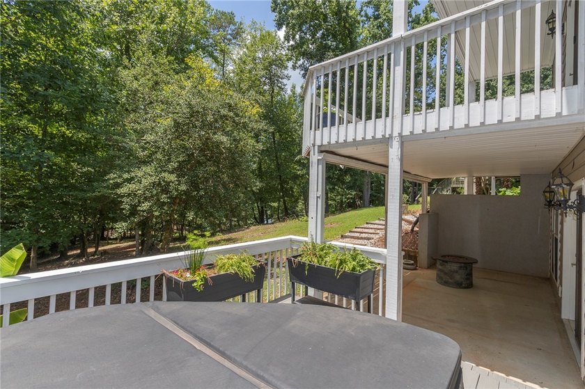 Where privacy and lake life come together. Tucked away on 1.74 - photo 36
