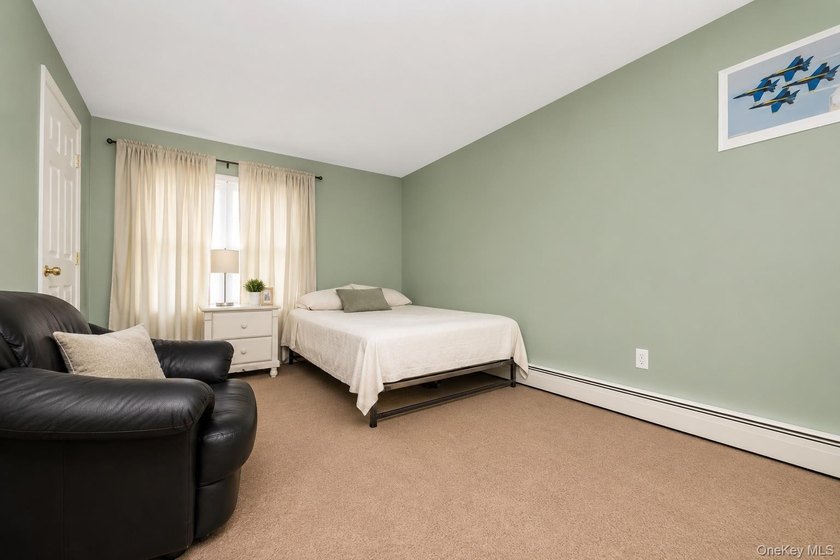 Welcome to this beautifully maintained 6-bedroom, 2-bath - photo 12