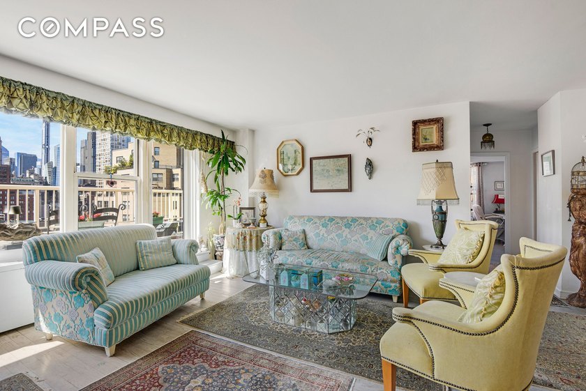 Welcome to Residence 18C at 305 East 24th Street a bright and - photo 2