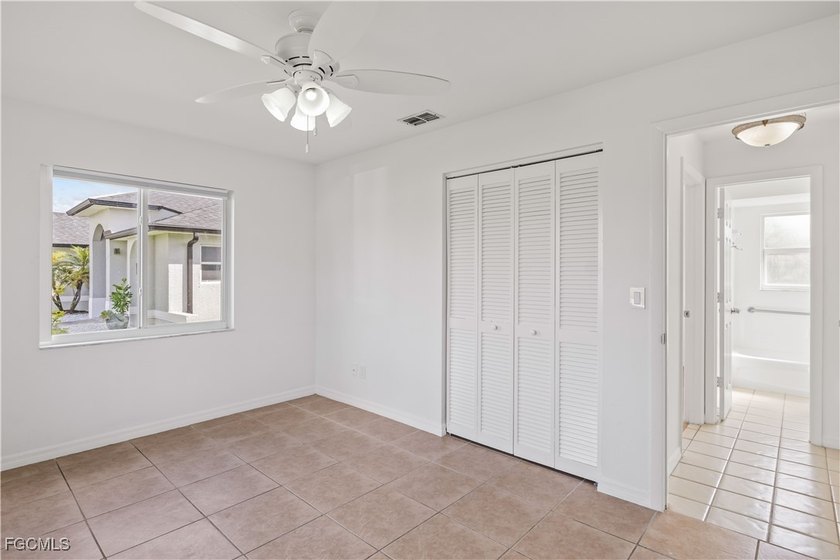 Move-In Ready SW Cape Coral Home and No Flood Zone! This clean - photo 22