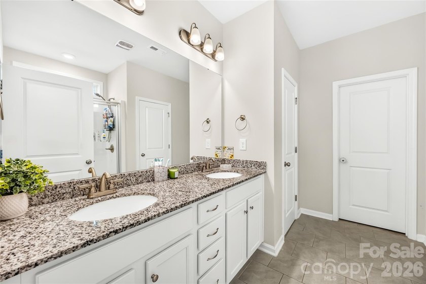 Welcome to this well-kept 2021 Stanley Martin Hazelwood home - photo 21