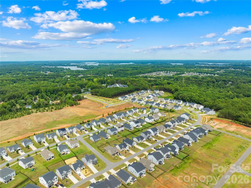 Welcome to this well-kept 2021 Stanley Martin Hazelwood home - photo 44