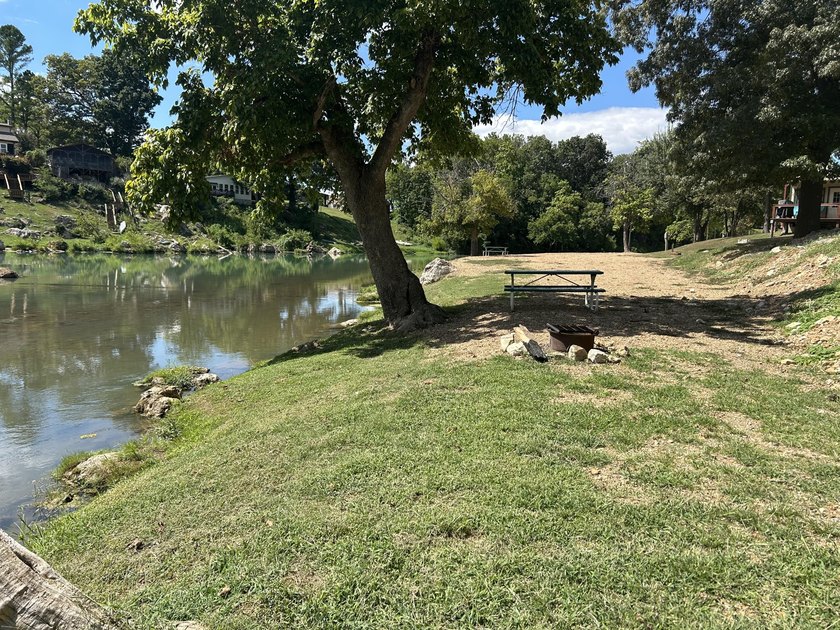 SPRING RIVER: Riverside Resort with approx. 800 ft. of Spring - photo 17