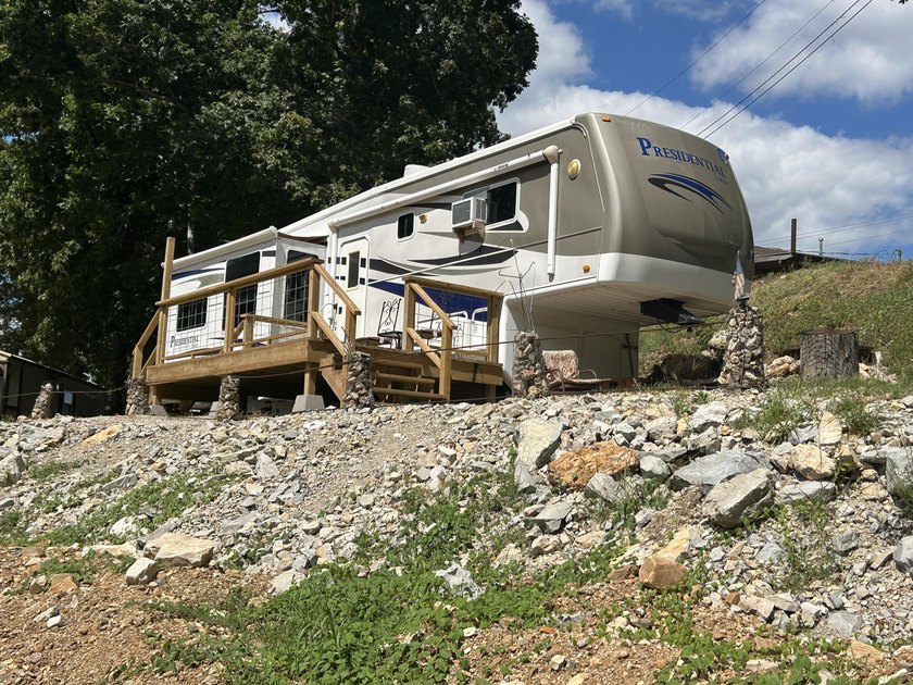 SPRING RIVER: Riverside Resort with approx. 800 ft. of Spring - photo 45