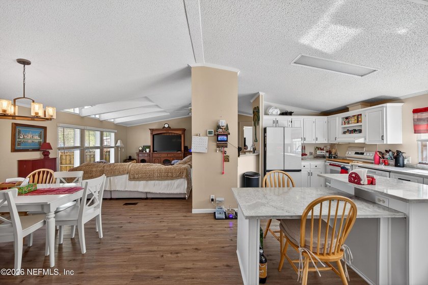 Easy living in this well maintained home conveniently located - photo 10