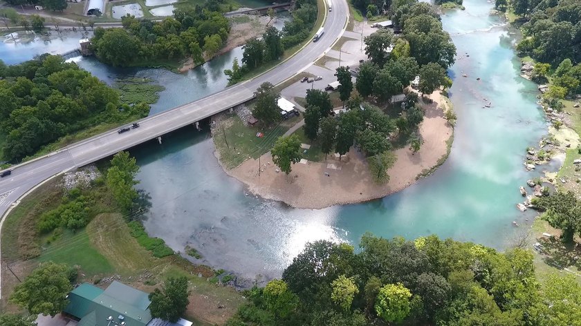 SPRING RIVER: Riverside Resort with approx. 800 ft. of Spring - photo 60