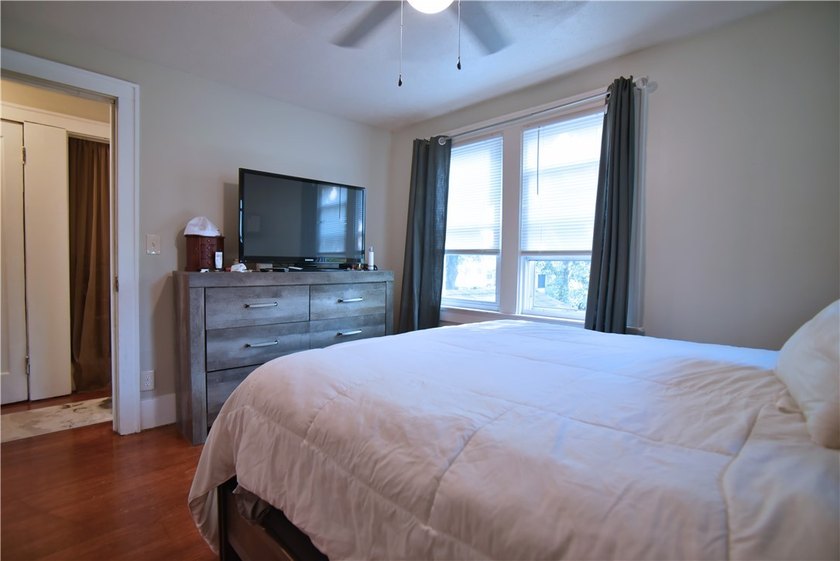 Discover The Charm and Comfort of this Inviting 3 Bedroom 1.5 - photo 14
