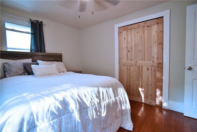 Discover The Charm and Comfort of this Inviting 3 Bedroom 1.5 - photo 15