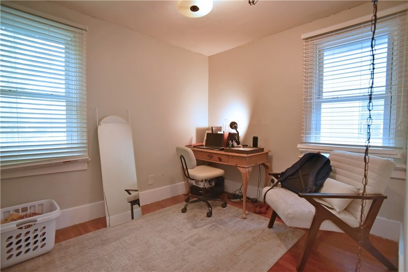 Discover The Charm and Comfort of this Inviting 3 Bedroom 1.5 - photo 16
