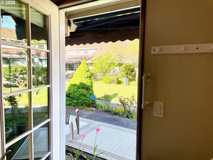 Welcome to easy, comfortable living in this beautifully - photo 19