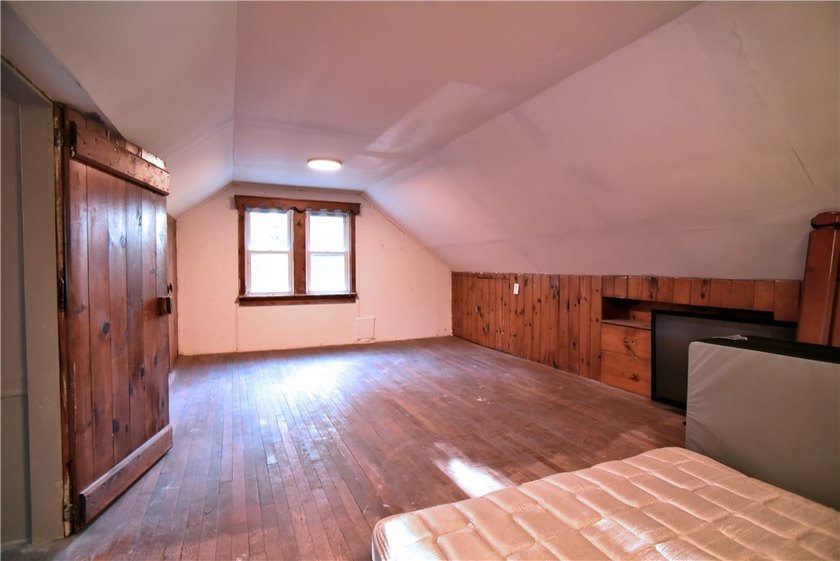 Discover The Charm and Comfort of this Inviting 3 Bedroom 1.5 - photo 20