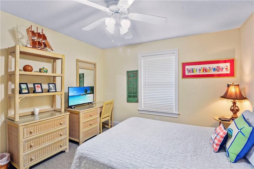 Charming 3BR/2BA Home in Prime South Island Location - Walk to - photo 22