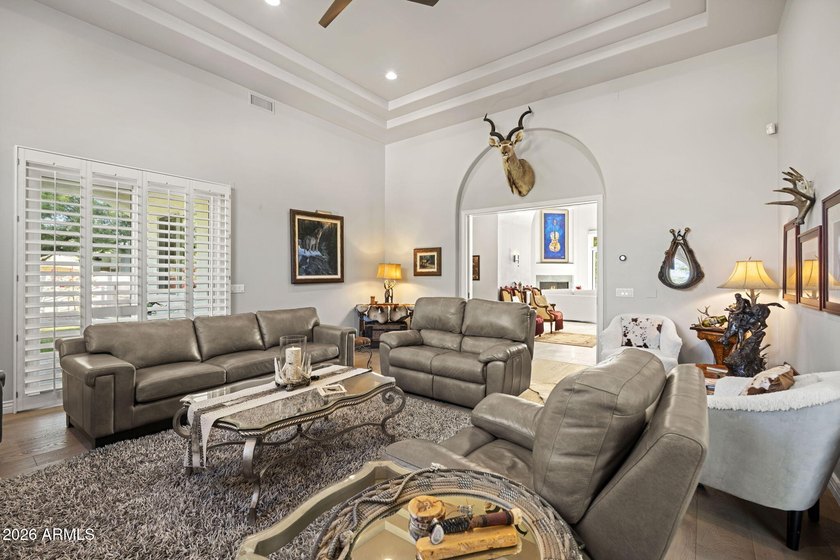 CUSTOM LUXURY IN HIDDEN PARADISE. A Pvt 17 HOME GATED COMMUNITY - photo 7