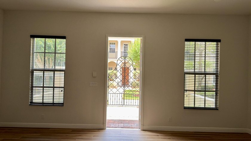 Beautifully maintained 3-bedroom plus loft townhome in Central - photo 5