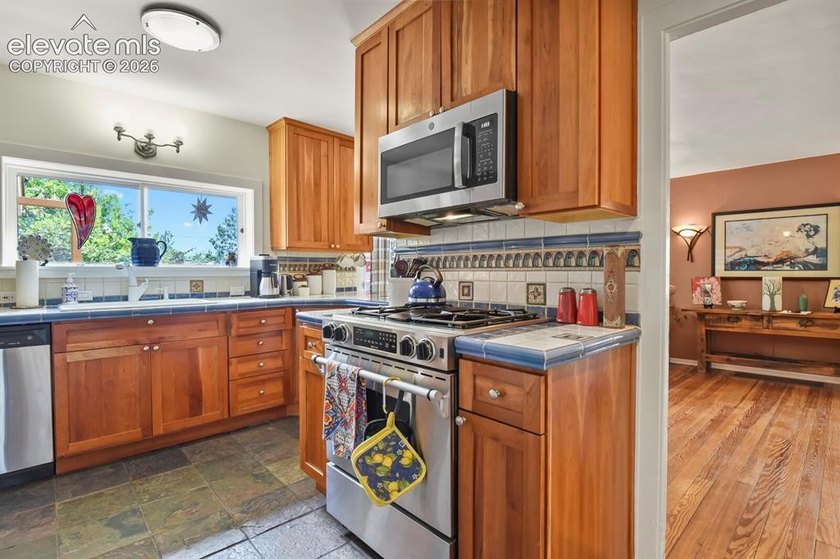 Nestled in the heart of desirable Cheyenne Canyon, this - photo 15