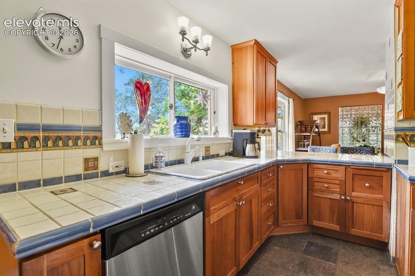 Nestled in the heart of desirable Cheyenne Canyon, this - photo 16