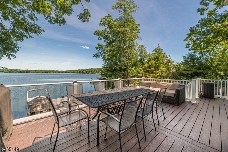 Welcome to lake life on the main lake of Highland Lakes. The - photo 27