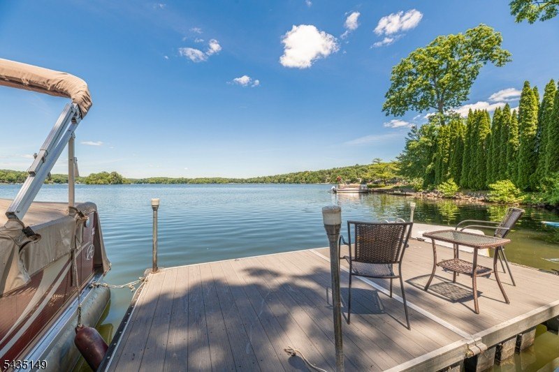 Welcome to lake life on the main lake of Highland Lakes. The - photo 29