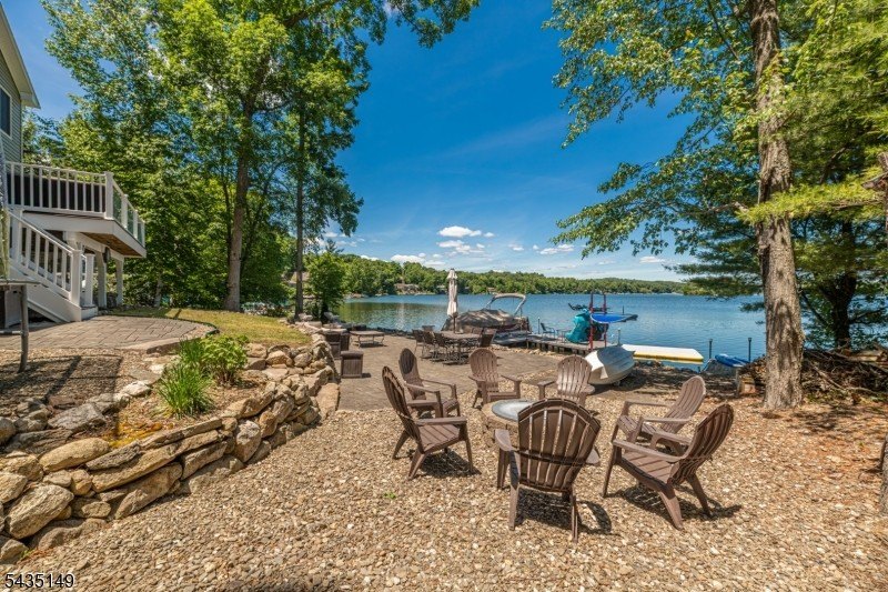 Welcome to lake life on the main lake of Highland Lakes. The - photo 31
