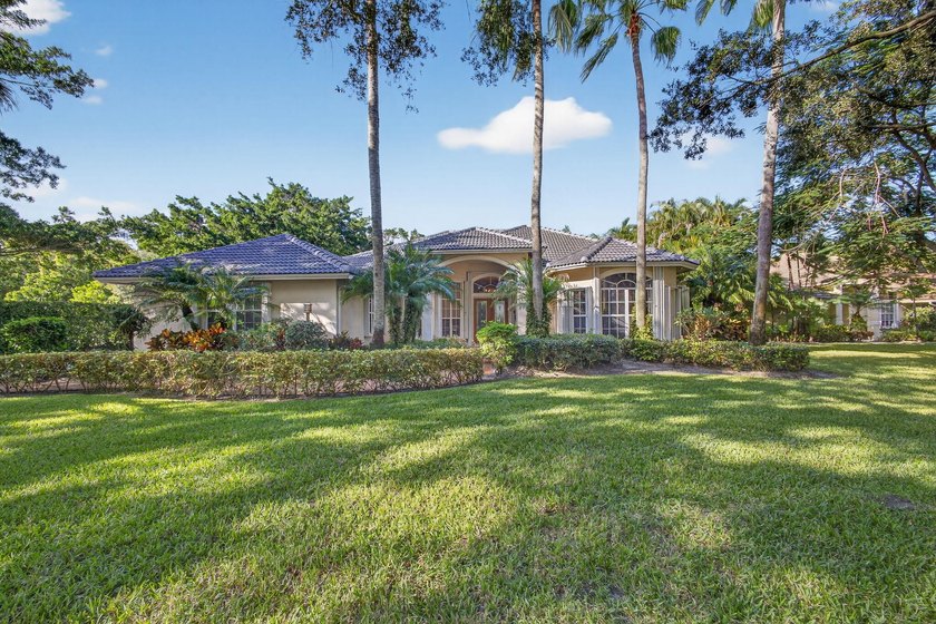 Located on a cul-de-sac lot in Heritage Oaks. This single story - photo 3