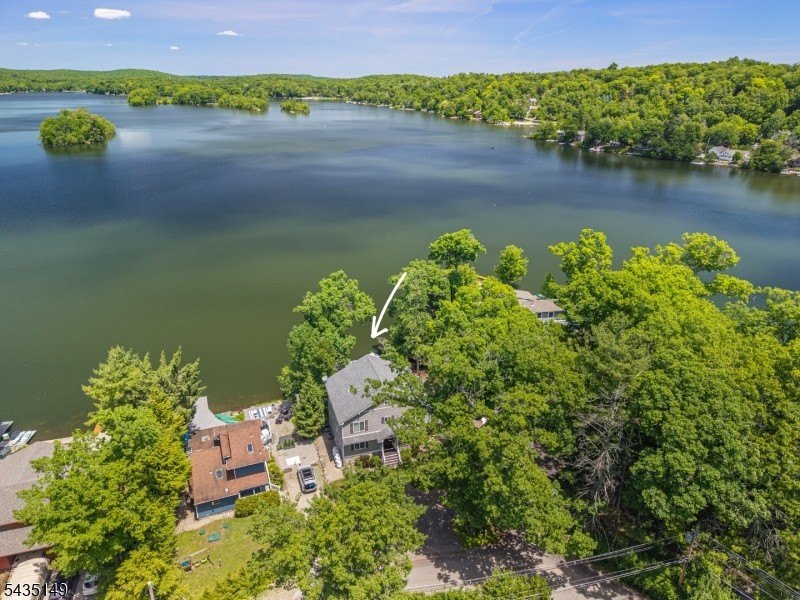Welcome to lake life on the main lake of Highland Lakes. The - photo 35