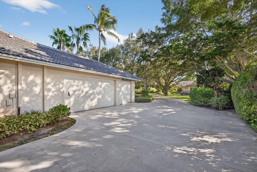 Located on a cul-de-sac lot in Heritage Oaks. This single story - photo 9