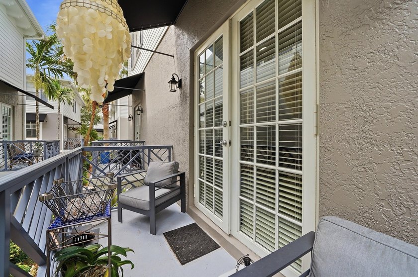 Rare 4-bedroom, 4-bath tri-level townhome in Belle Isle, one of - photo 4