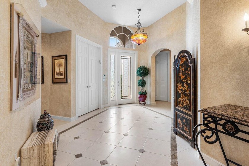 Beautiful 3 BD, 2.5 BA residence situated on a quiet street in - photo 2