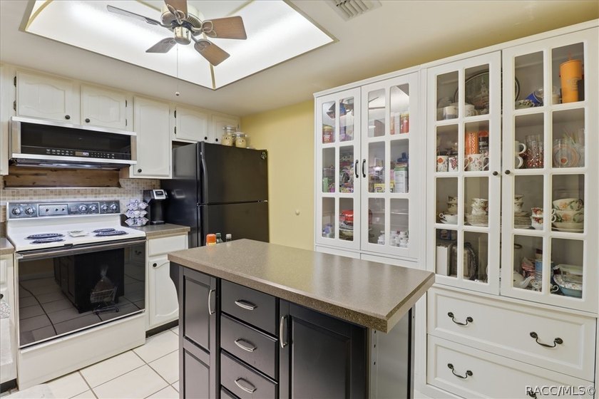 This beautiful, move-in-ready home features two spacious primary - photo 14