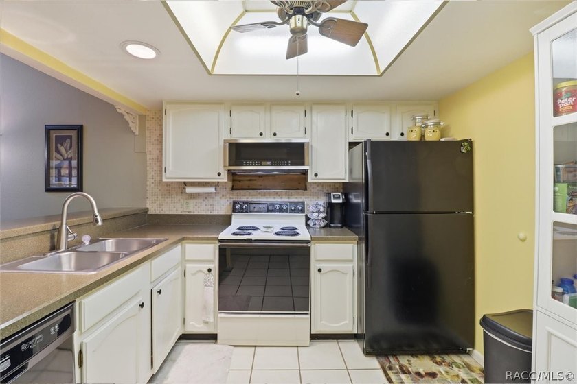 This beautiful, move-in-ready home features two spacious primary - photo 15