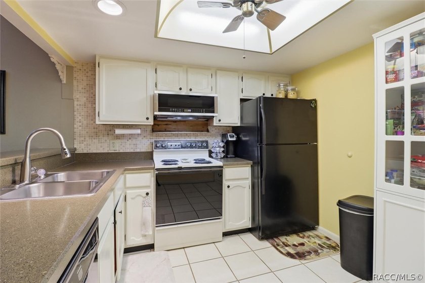 This beautiful, move-in-ready home features two spacious primary - photo 16