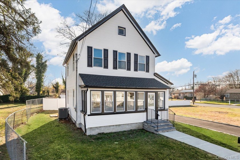 This completely remodeled home comes complete with modern - photo 2