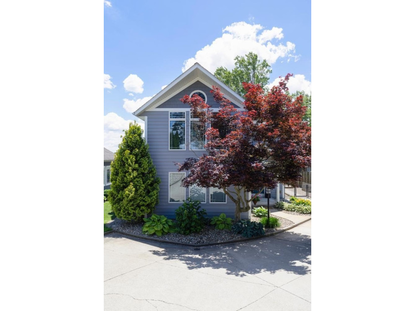 This 3-BD, 3.5-BA, 2,978-sq-ft 2-story fully renovated home - photo 6